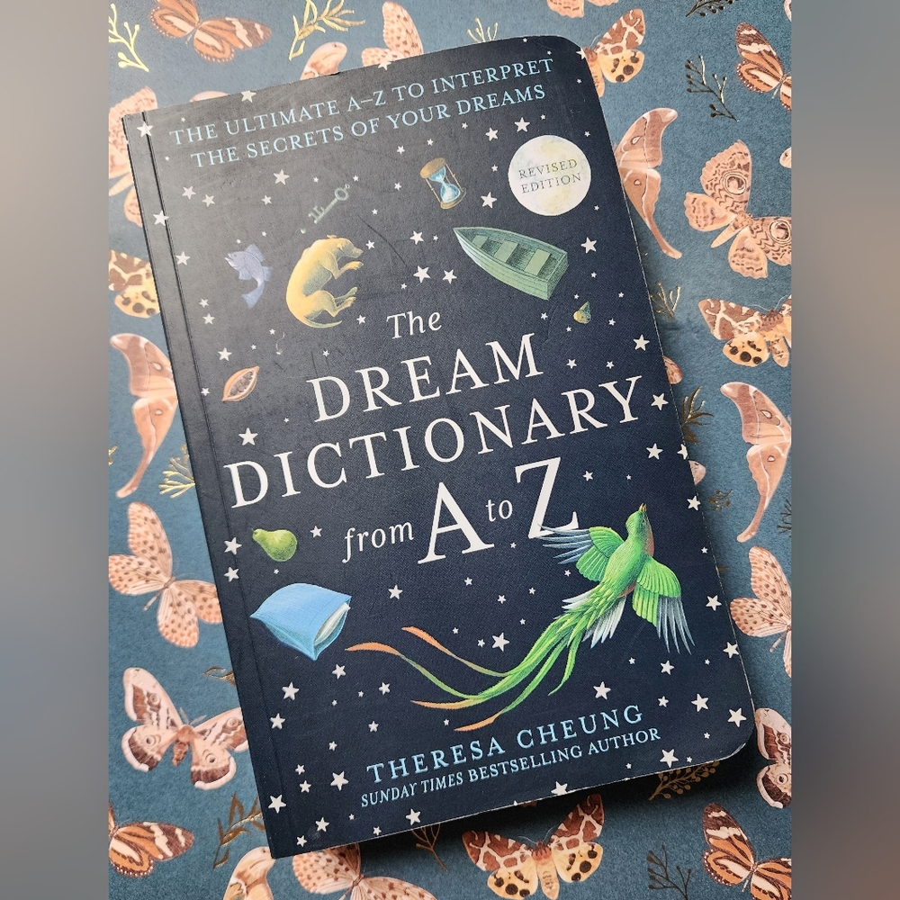 Dream Dictionary A-Z by Theresa Cheung